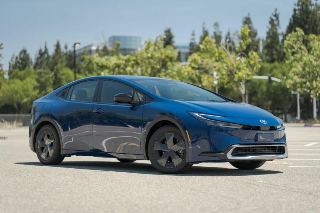 Toyota Prius Prime 2026 PHEV exterior